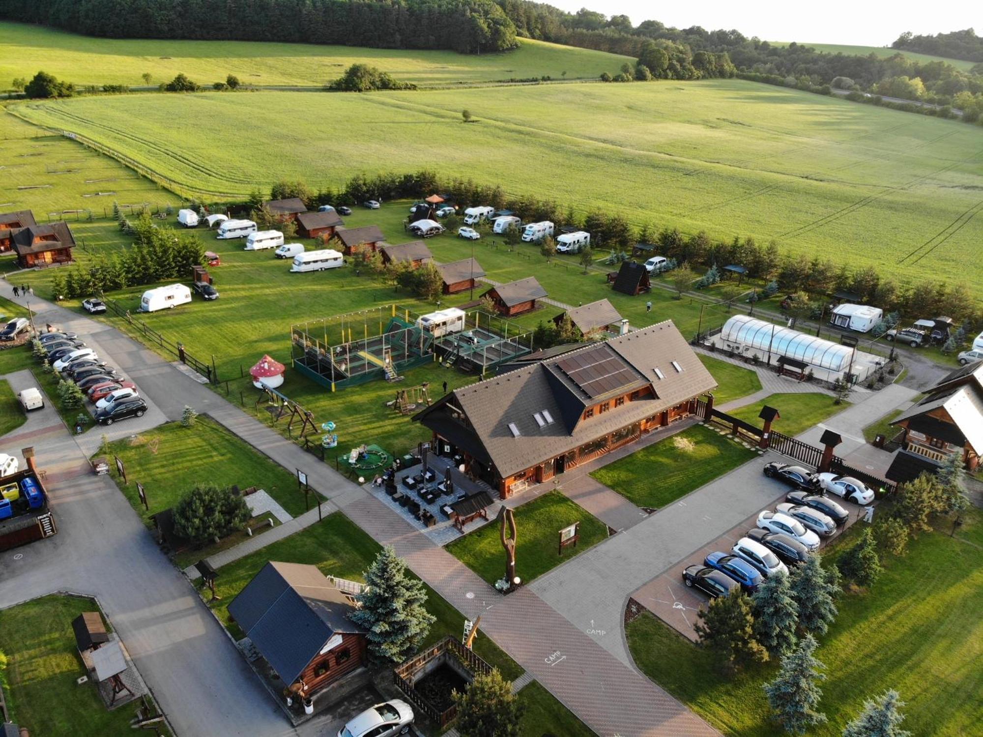 Camp Pacho Hotell Prievidza Exteriör bild