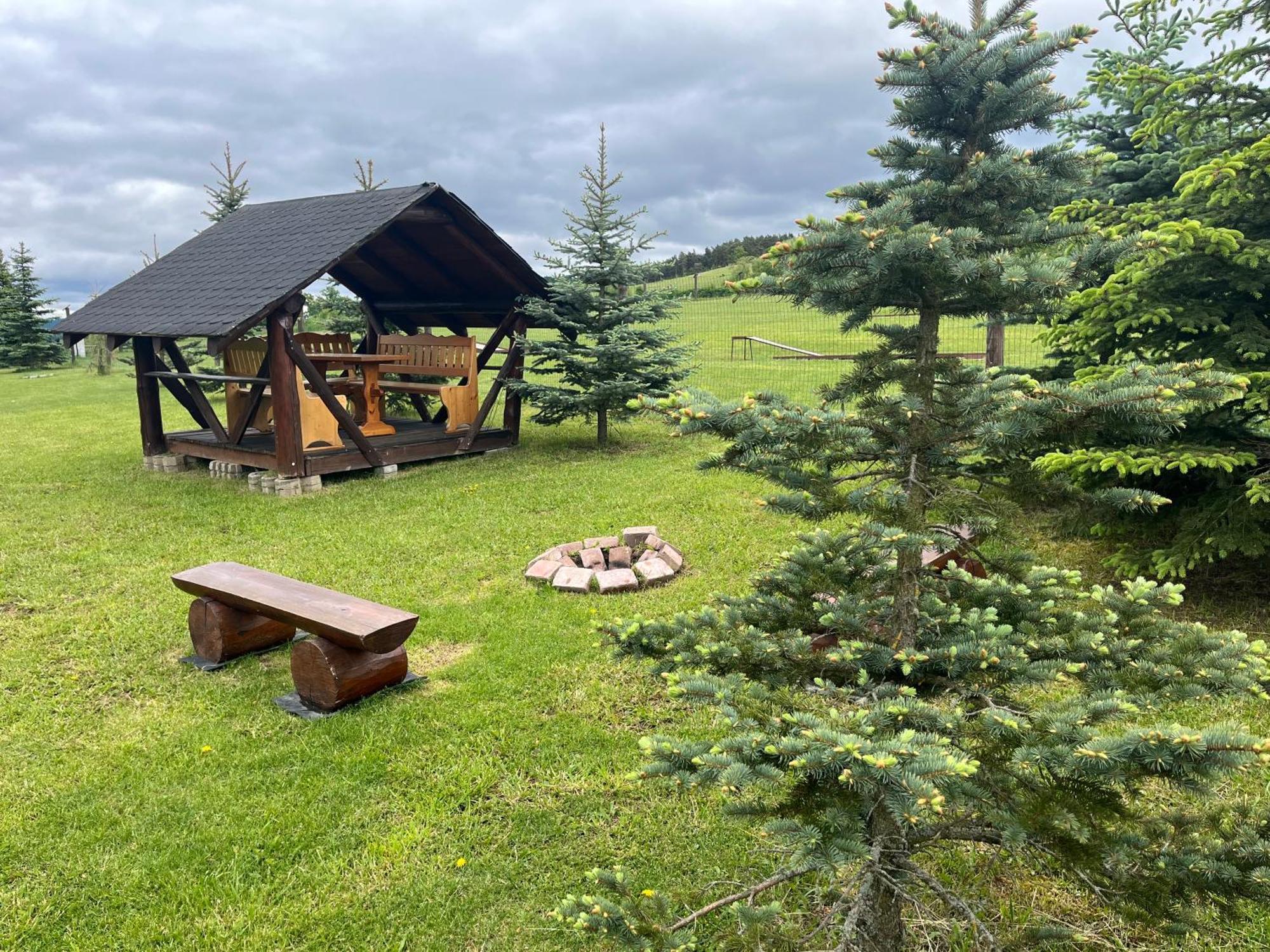 Camp Pacho Hotell Prievidza Exteriör bild